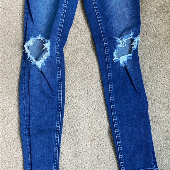 🦋 FREE PEOPLE DISTRESSED JEANS - Picture 3 of 6